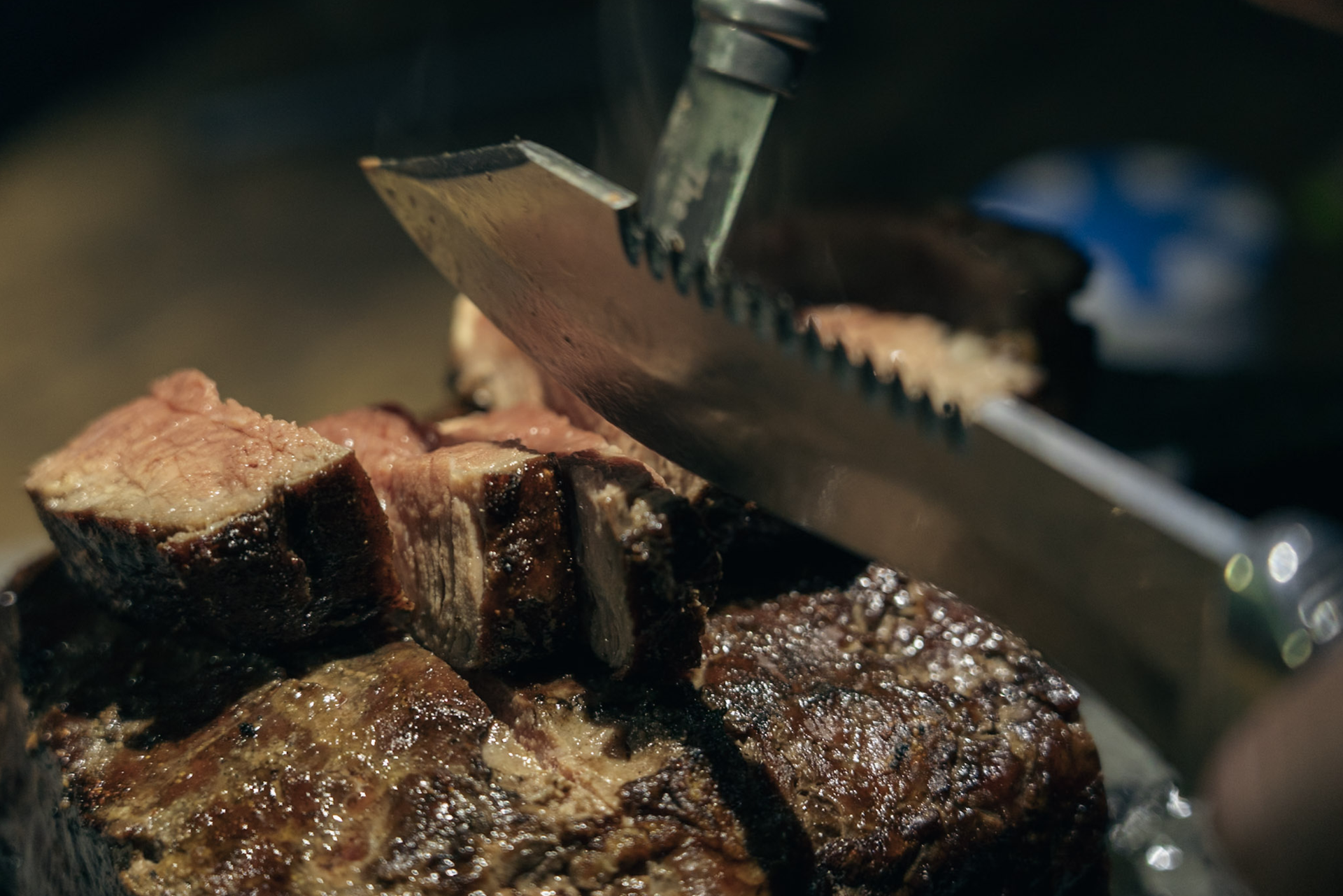 Eten bereiden na een hikingdag in de Pyreneeën bij Benasque