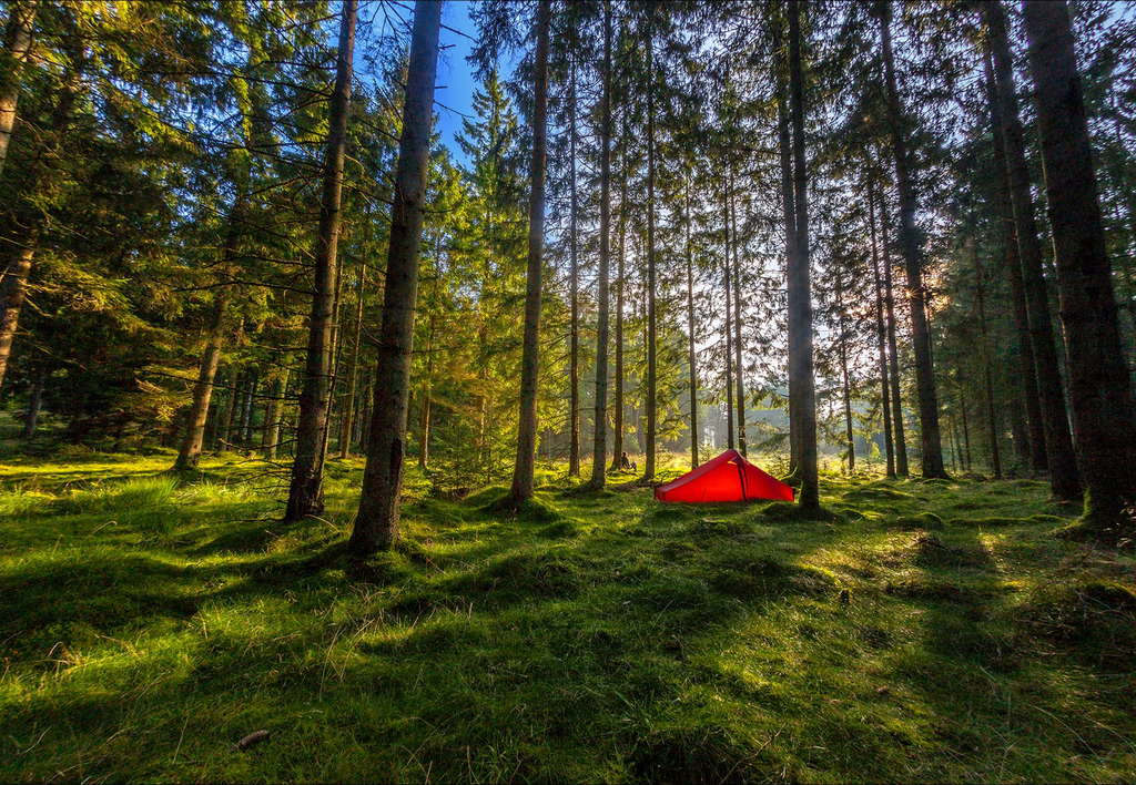 Telemark-2-lw-151008-nordisk-extreme-lightweight-two-man-tent-burnt-red-on-location-1-©-Anruf.webp